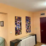 Venis House 招待所 3*