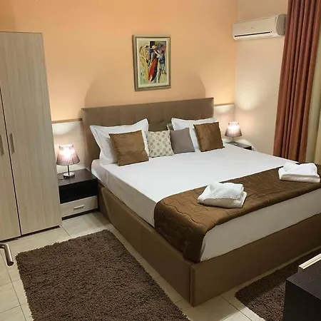 Venis House Къща за гости